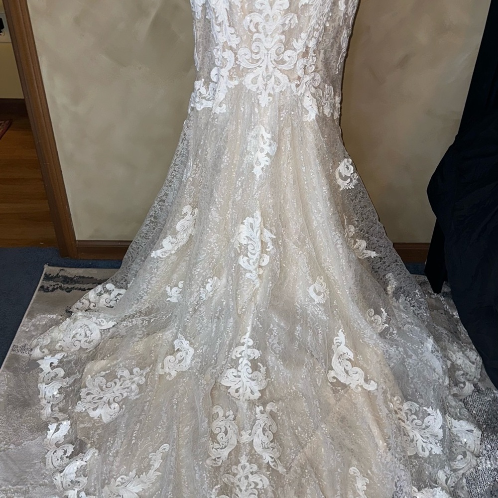 Maggie Sottero White Lace Sheath Wedding Dress - Picture 8 of 16